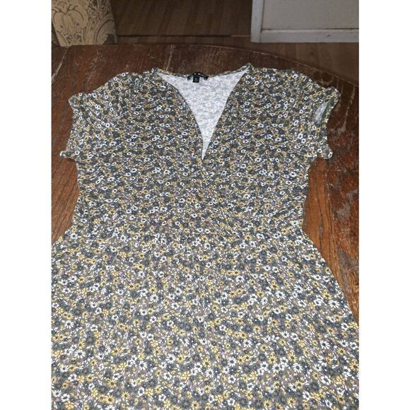 XL As U Wish Floral Short Sleeve Deep VNeck Mini Casual Dress Stretch Flowers - Picture 4 of 5